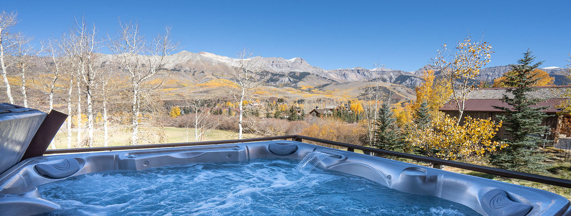 5.4-a-beary-goodlife-mountain-village-hot-tub