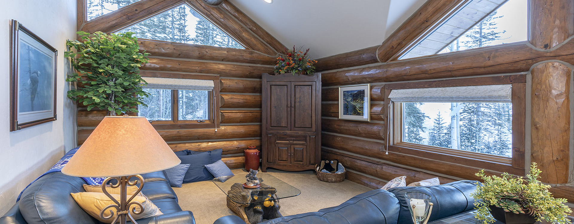 10.0-bearpaw-manor-telluride-guest-suite-living-room