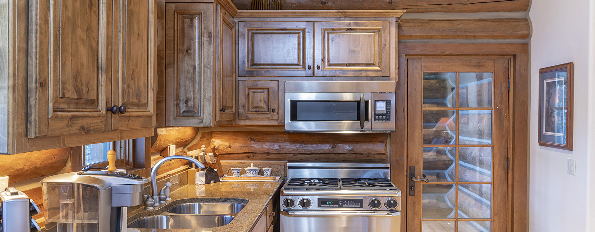 10.2-bearpaw-manor-telluride-guest-suite-kitchen