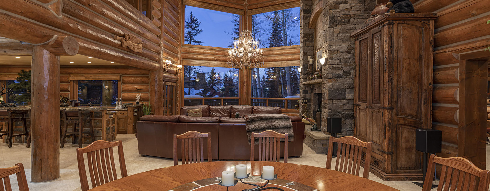 3.3-bearpaw-manor-telluride-dining-room-great-room-eve