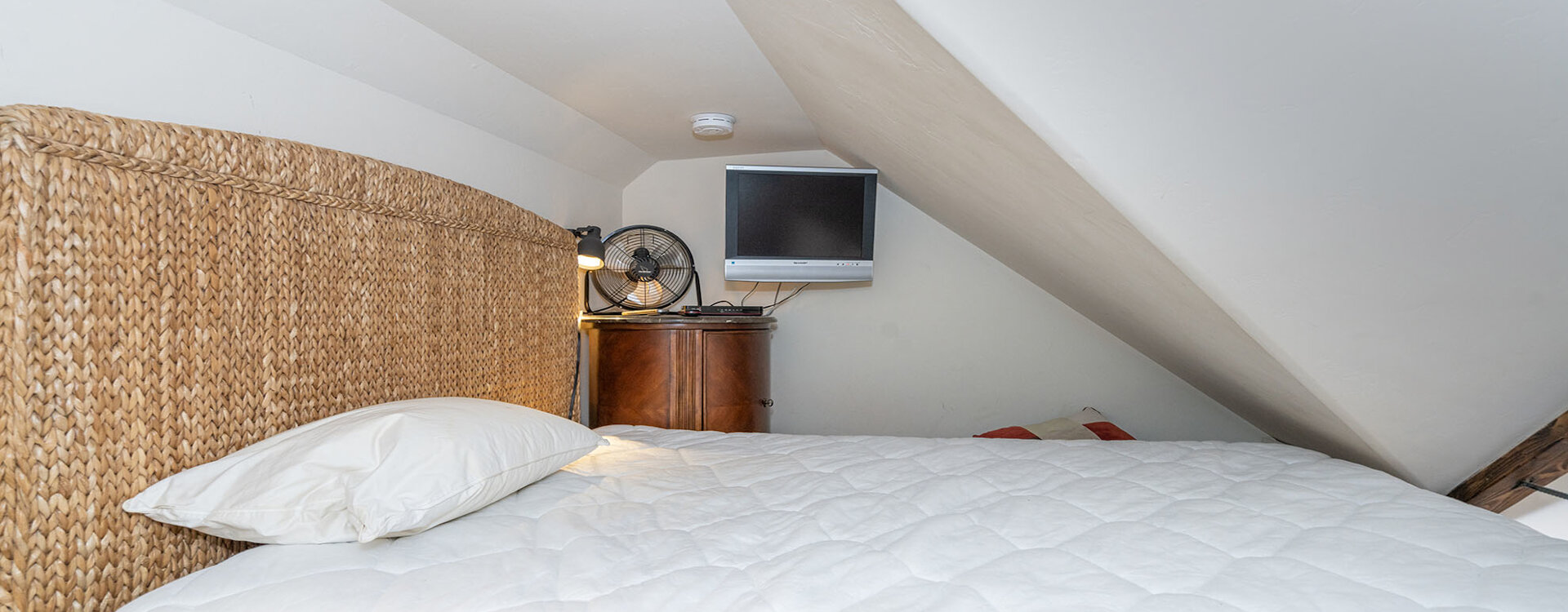 10-aspen-ridge-mountain-village-guest-bedroom