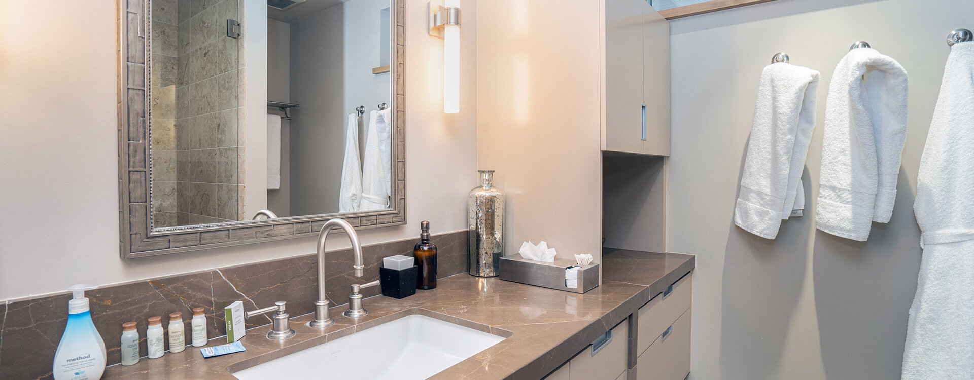 11.1-129-rocky-rd-mountain-village-guest-suite4-bath