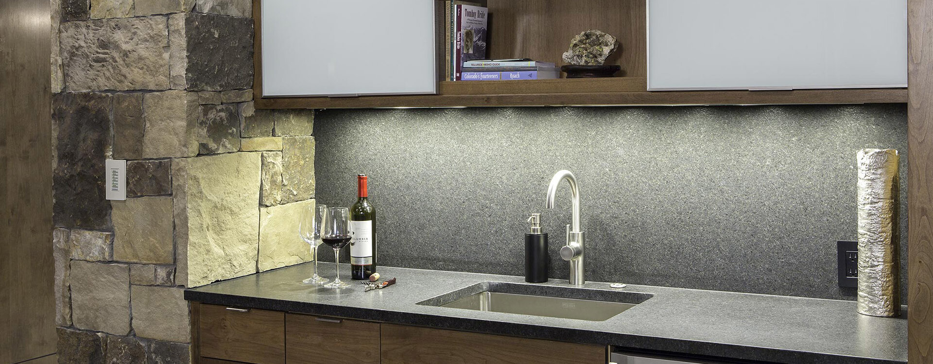 2.15-129-rocky-rd-mountain-village-wet-bar2-angle