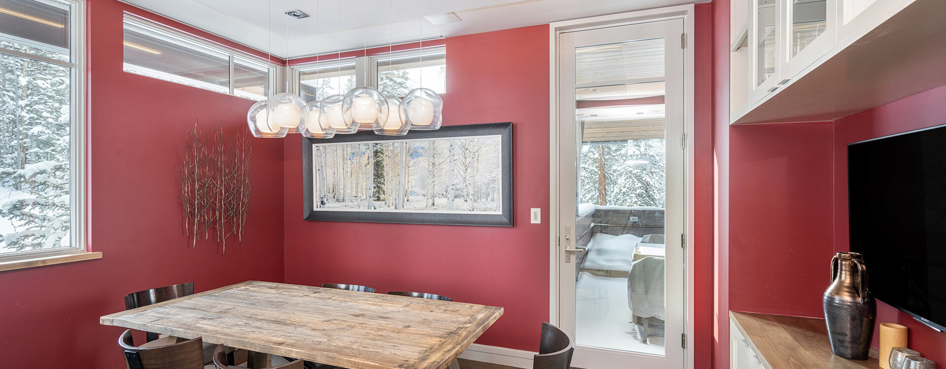 5.0-129-rocky-rd-mountain-village-breakfast-nook