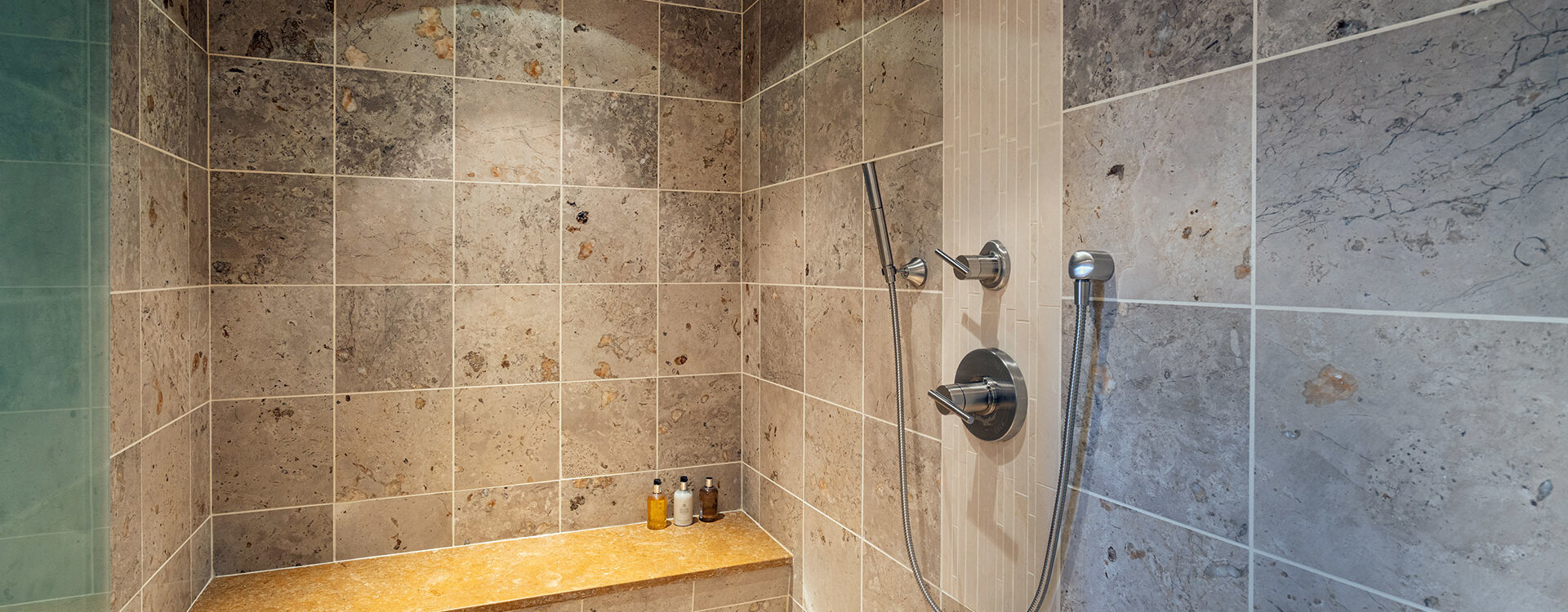 6.2-elkstone-104-mountain-village-guest-suite1-bath2