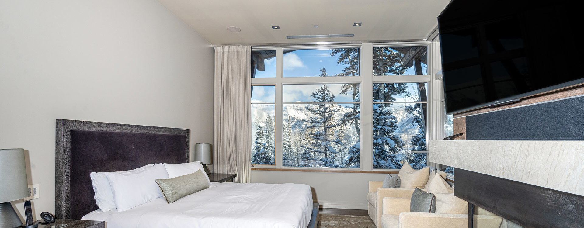 7.1-129-rocky-rd-mountain-village-primary-suite2