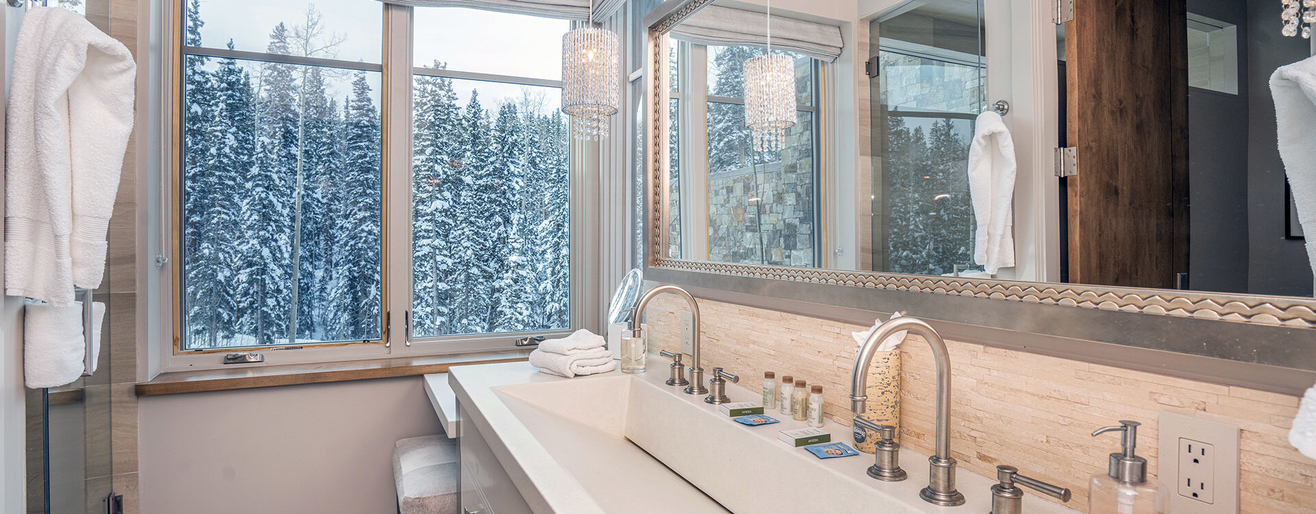 8.1-129-rocky-rd-mountain-village-guest-suite1-bath