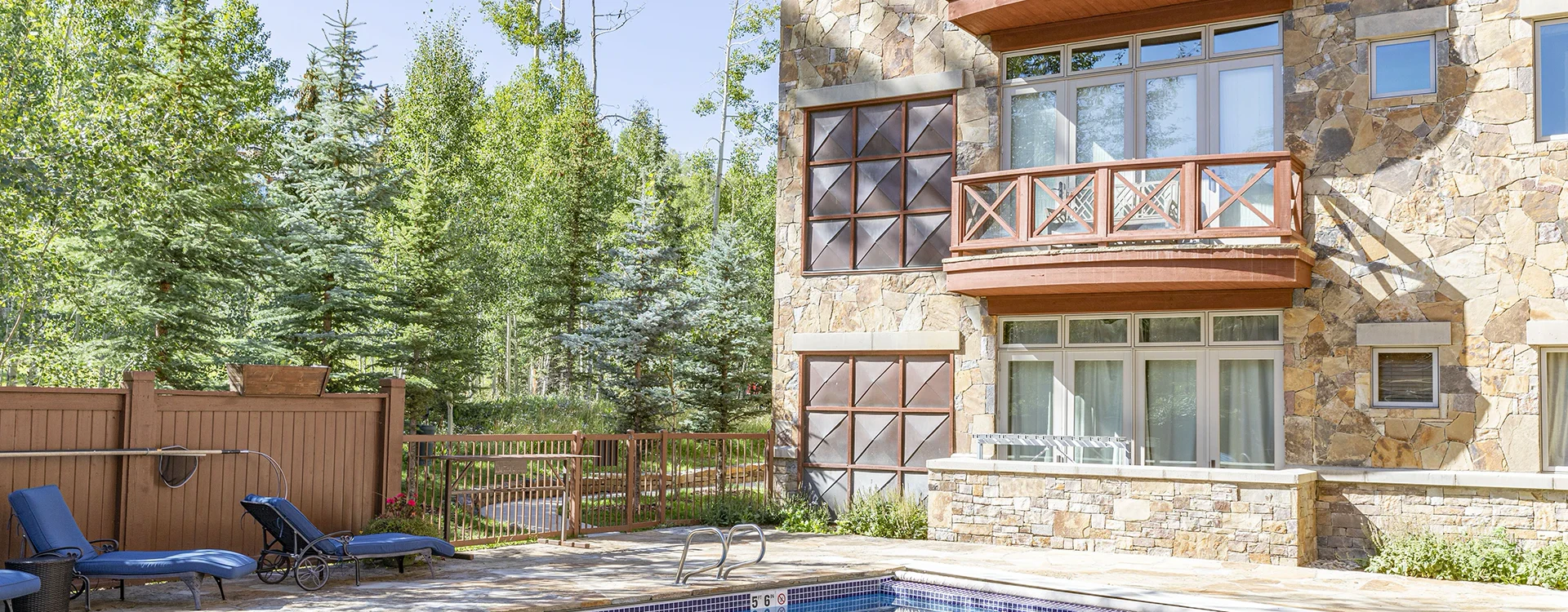 1.5-lorian-luxe-mountain-village-pool.webp