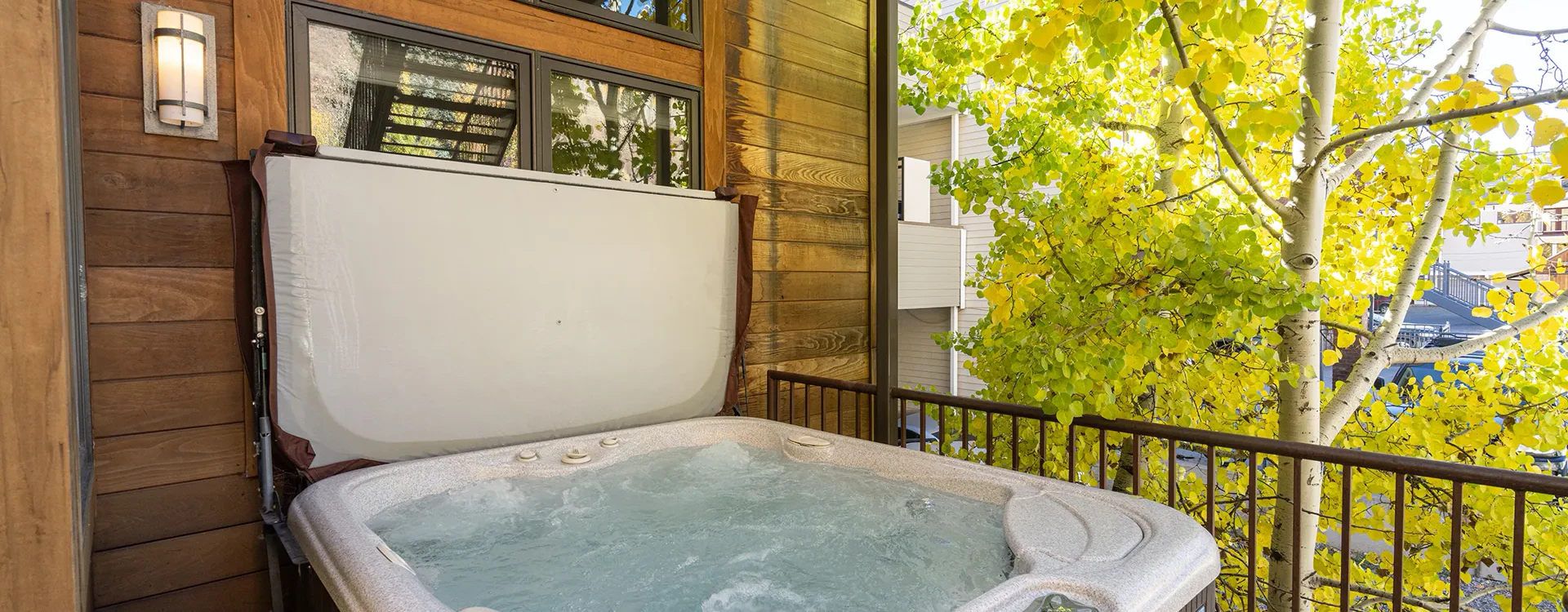 2.4-bear-creek-west-telluride-deck-hot-tub.webp