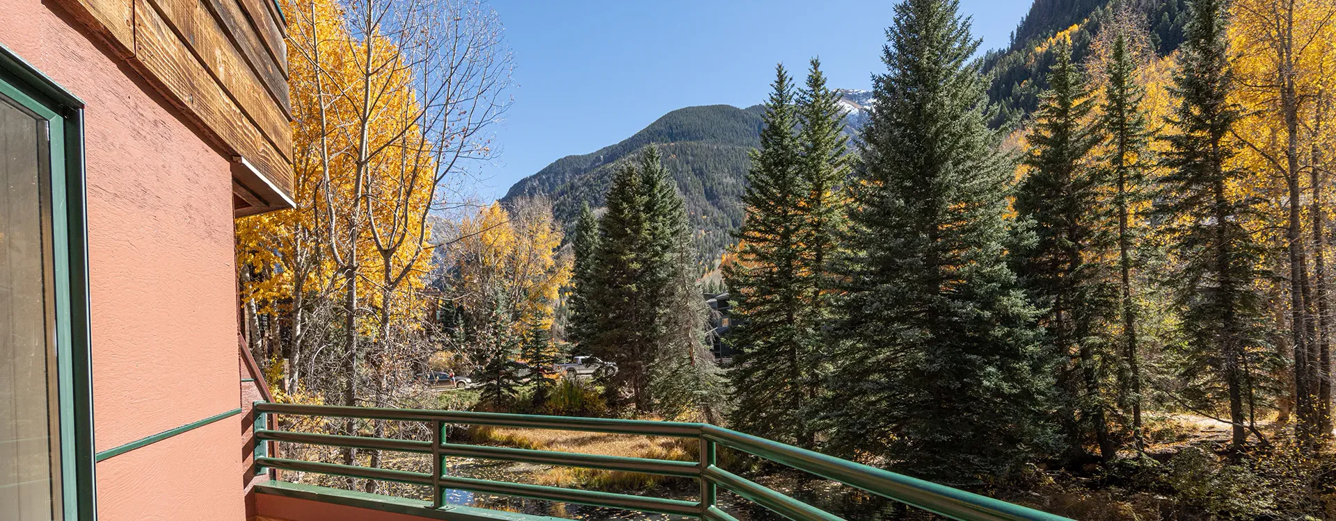 2.6-alpine-escape-ice-house-telluride-living-room-deck2