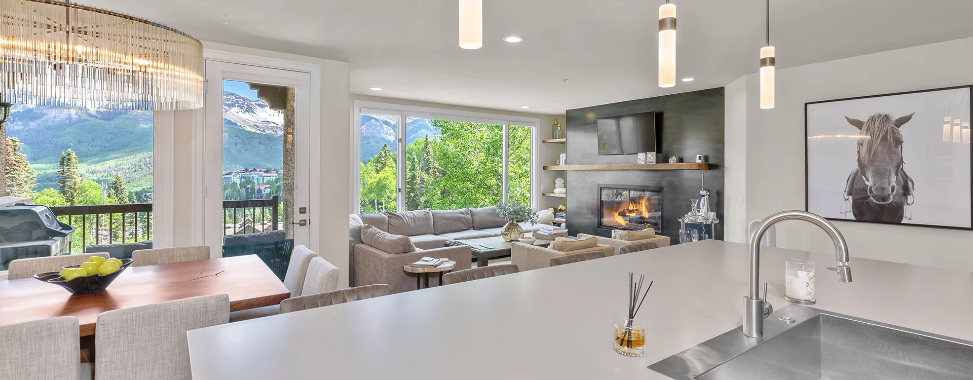 3.0-lorian-luxe-mountain-village-kitchen2.webp