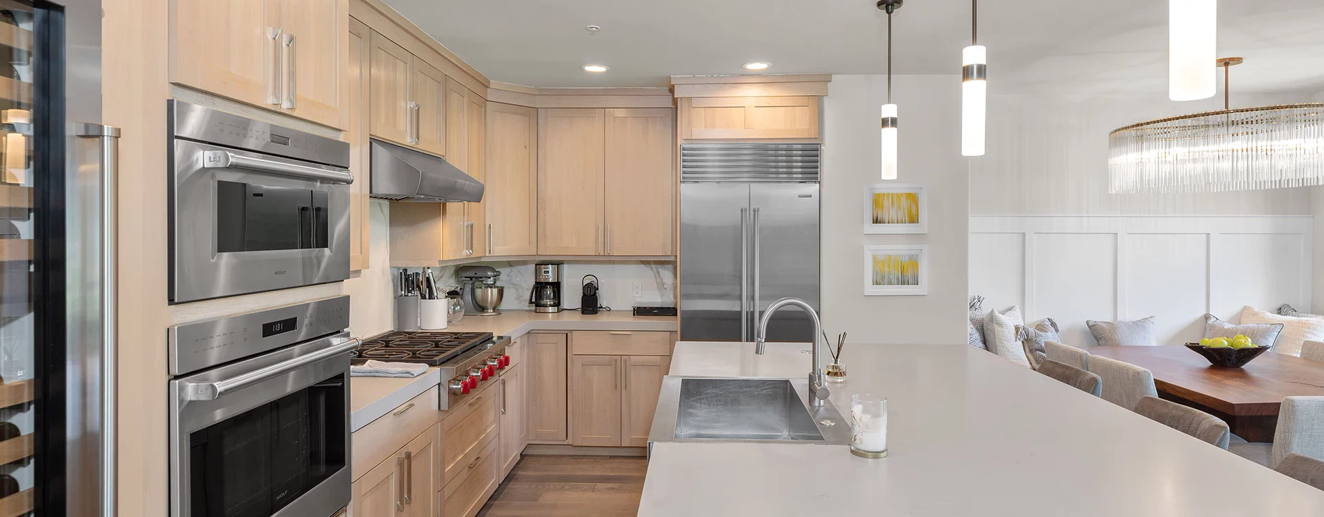 3.2-lorian-luxe-mountain-village-kitchen3.webp