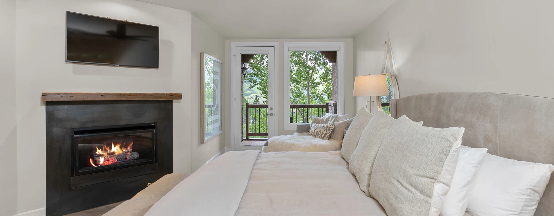 5.1-lorian-luxe-mountain-village-primary-suite2.webp