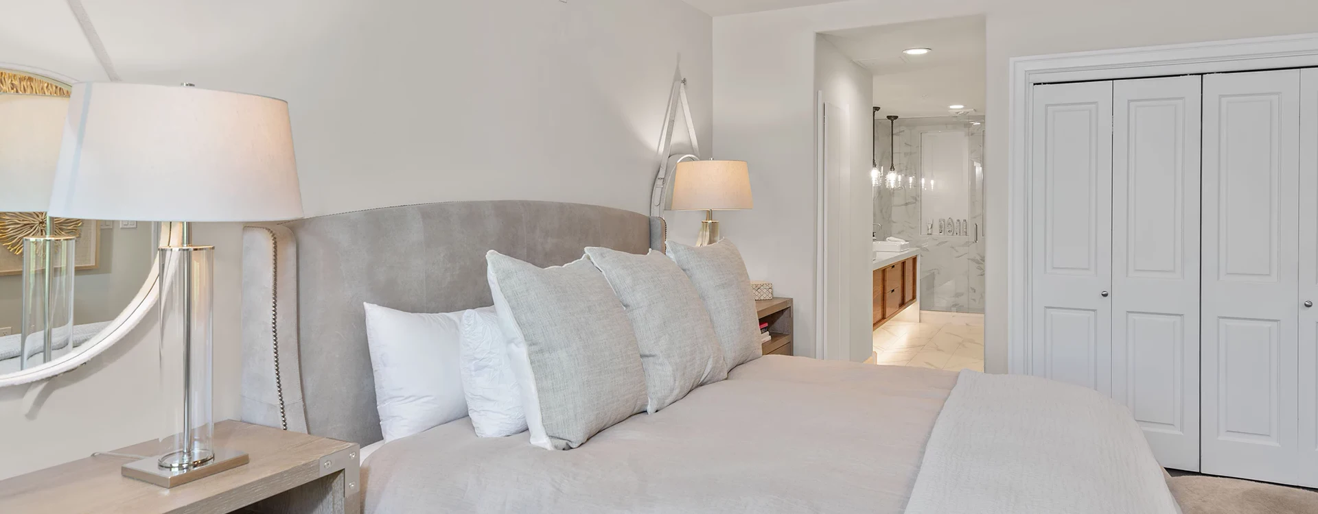 5.2-lorian-luxe-mountain-village-primary-suite3.webp