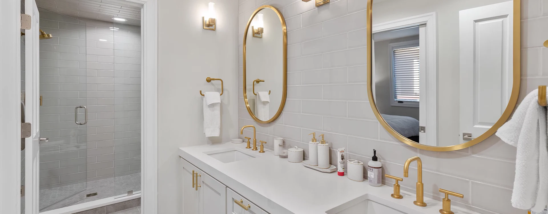 7.1-lorian-luxe-mountain-village-guest-bathroom1.webp
