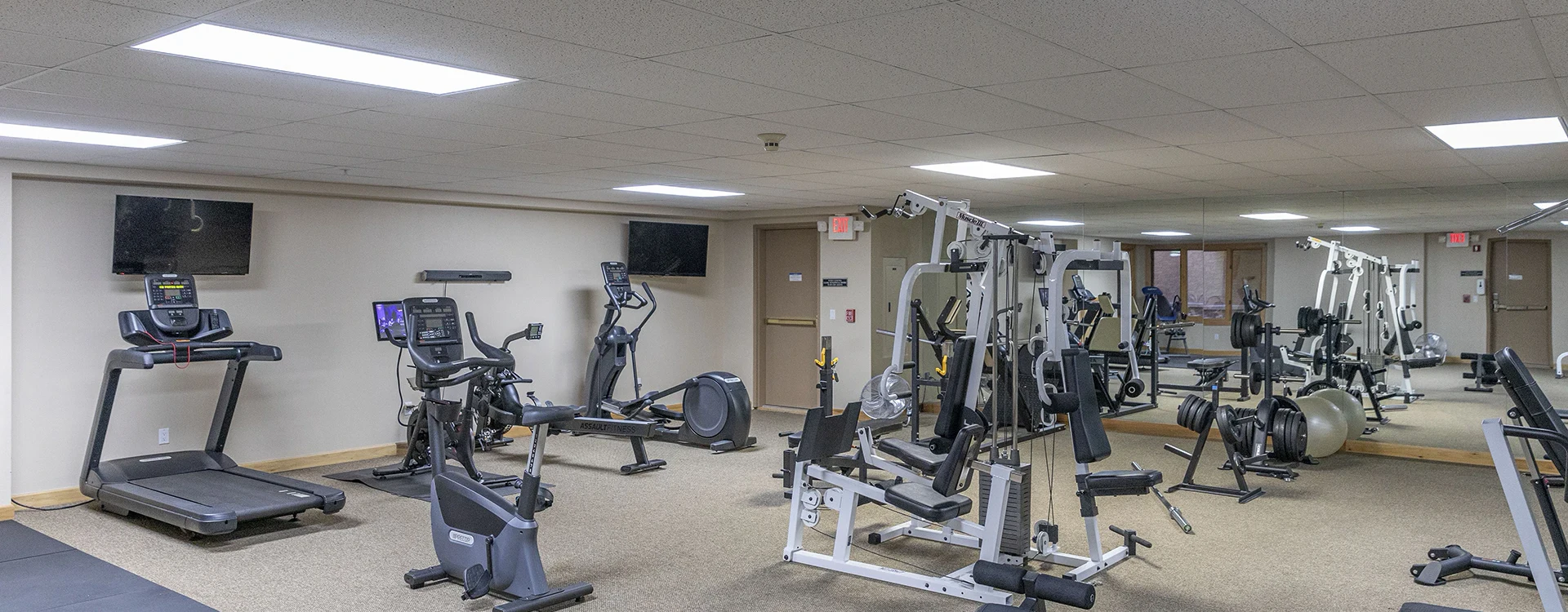 9.0-lorian-luxe-mountain-village-workout.webp