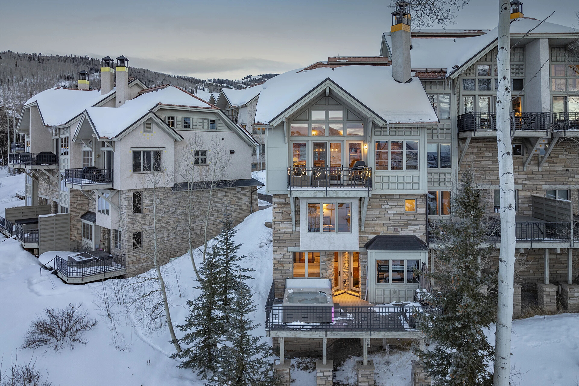 12.0-mountain-village-vacation-rental-ascent-aspen-ridge-drone-ext-glow