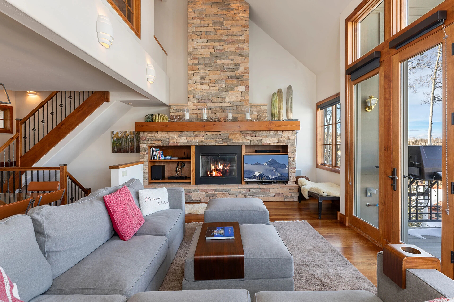 2.1-mountain-village-vacation-rental-ascent-aspen-ridge-living-room4