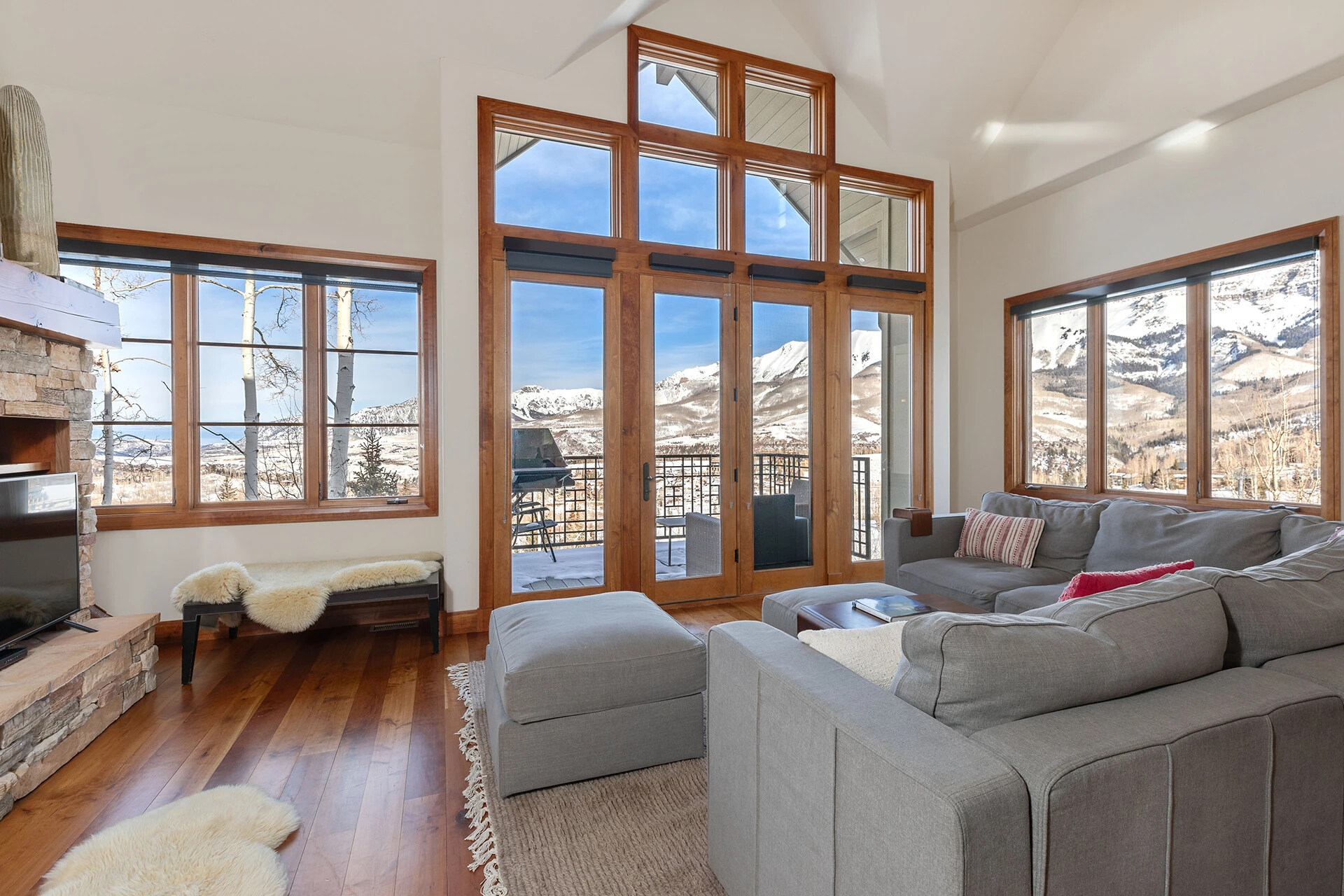 2.2-mountain-village-vacation-rental-ascent-aspen-ridge-living-room1