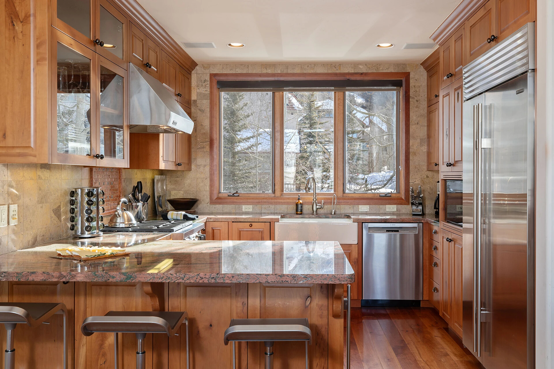 4.0-mountain-village-vacation-rental-ascent-aspen-ridge-kitchen1