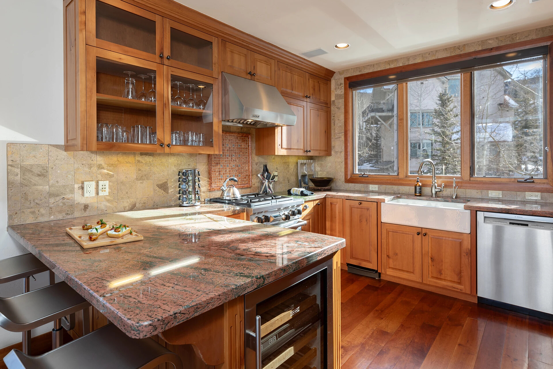 4.1-mountain-village-vacation-rental-ascent-aspen-ridge-kitchen2