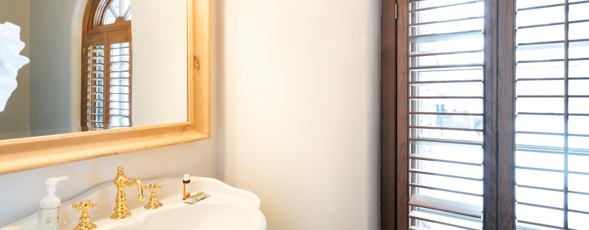 1.14-telluride-founders-retreat-half-bathroom