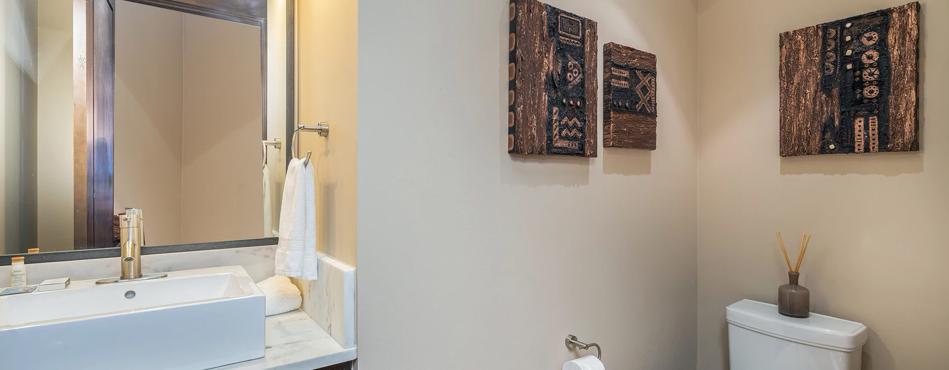 10.4-mountain-village-elkstone-retreat-powder-room2