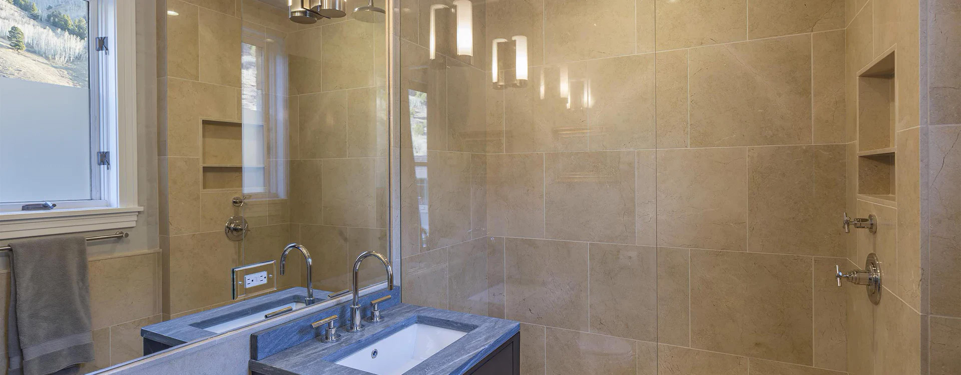 18-telluride-modern-willow-guest-bath-2